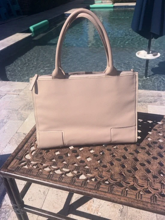 Tory Burch Blush Pebbled Leather Tote with Logo Medallion EUC - Picture 3 of 8